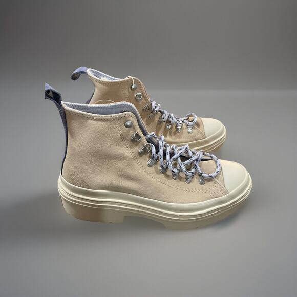 Converse Women’s CTAS Lugged Heel Waterproof Platform Suede Shoe - Size 8 - Picture 2 of 5